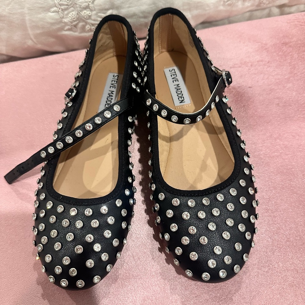 STEVE MADDEN STUDDED FLATS SIZE 7